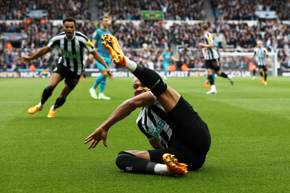 包含英超倒计时；纽卡斯尔冲刺阶段门线救险；细节引发关注；悬念犹存；更衣室氛围转暖的词条